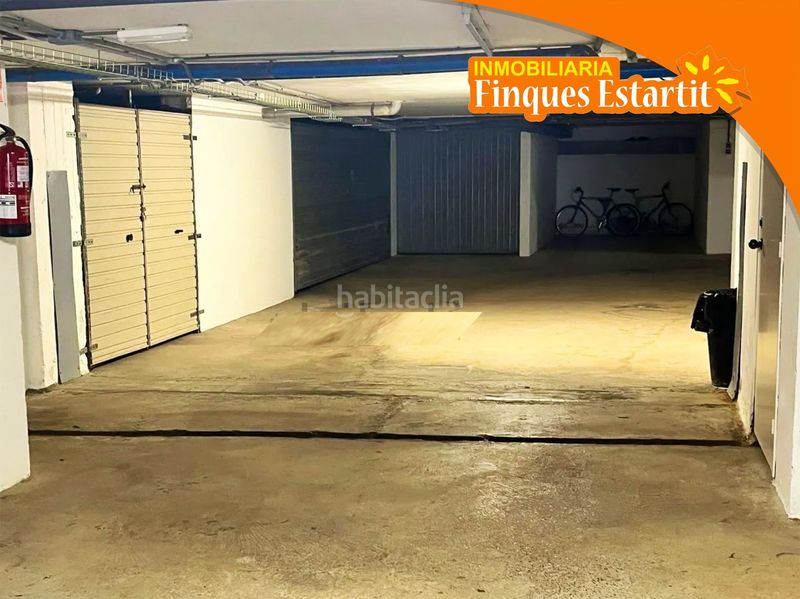 Foto 5baab357-0aba-4428-92bb-81b94e873a9c. Aparcament cotxe a l´Estartit poble Estartit