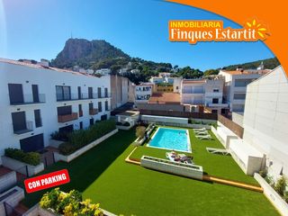 Apartment in L´Estartit Poble. Apartamento reformado de 70 m con piscina, parking y trastero en