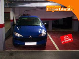 Aparcament cotxe a L´Estartit Poble. Parking estartit