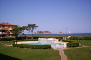 Apartament a Els Griells. Apartamento con piscina comunitaria.