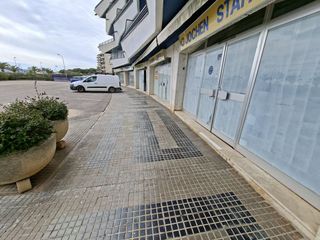 Business premise in L´Estartit Poble. Local comercial de 70 m en primera línea de mar en passeig marít