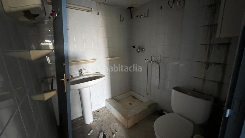 Foto ba065ebd-3d5e-4eeb-b404-290f50b76567. Local comercial a l´Estartit poble Estartit