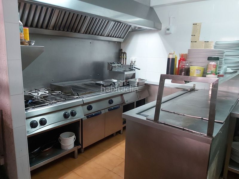 Foto ac704f66-af80-4d3e-bae0-368ec1fefd7a. Local comercial a l´Estartit poble Estartit