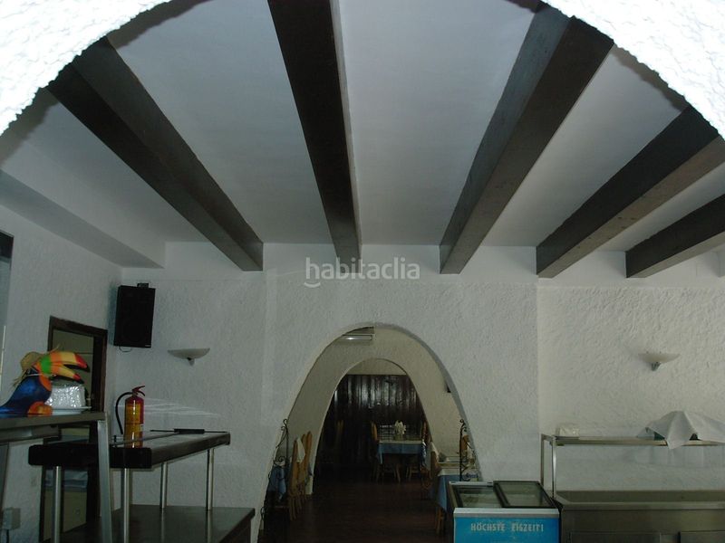 Foto b8b183f4-c015-46ba-91f7-0ac046b3c887. Local comercial a l´Estartit poble Estartit