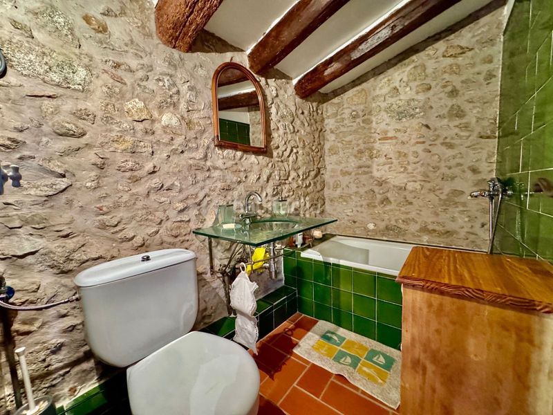 Foto bbac6c8a-b964-4356-b877-52bd0e4b2529. Casa amb calefacció a Torroella de Montgrí
