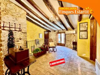 Haus in Torroella de Montgrí. Singular casa estilo castillo de 202 m con piedra vista y 6 dorm