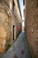 House in Crespià. Gran casa de piedra.