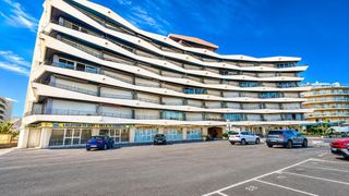 Business premise in L´Estartit Poble. Local comercial de 40 m a solo 50 metros de la playa en passeig