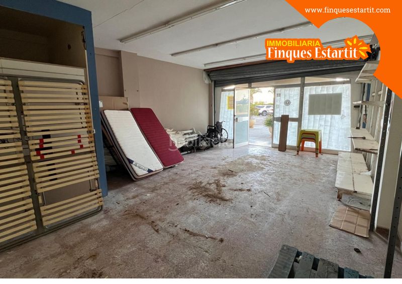 Foto 73e1e5df-9ba0-4338-94fa-9cbf72e3c0cb. Local comercial a l´Estartit poble Estartit