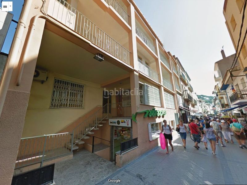 Foto b6b55811-1b8c-4ec6-811b-8dbfea8c3534. Edifici a l´Estartit poble Estartit