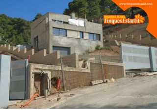Casa in L´Estartit Poble. Espectacular chalet de 280 m a estrenar con piscina privada en e