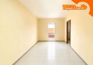 Appartement à Torroella de Montgrí. Amplio piso de 79 m con 2 dormitorios, cocina independiente y 3