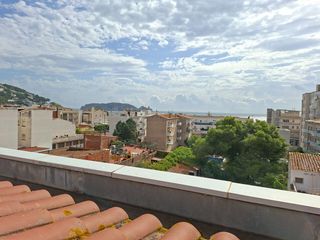 Appartement à L´Estartit Poble. Gran apartamento con vista mar, parking y trastero, piscina comu