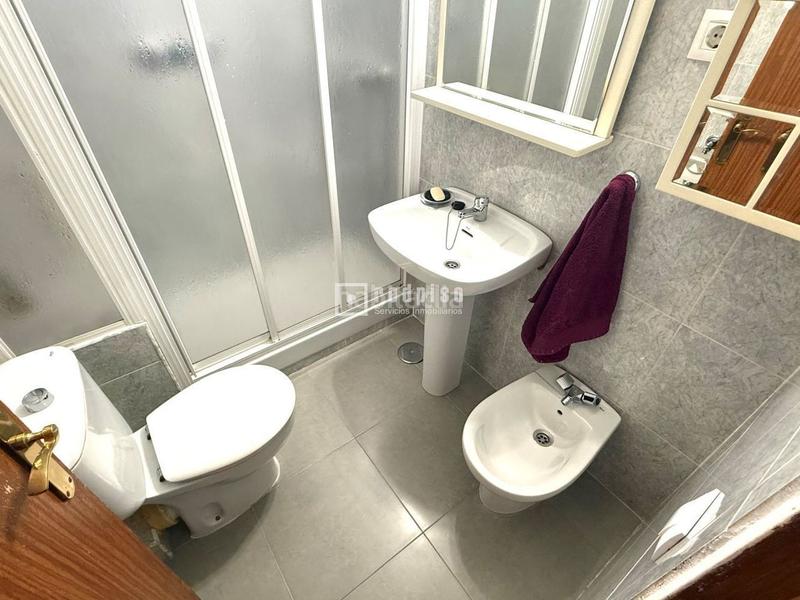 Foto c187d531-a7a3-45bf-b4fd-d490dd06a2ef. Piso 4 dormitorios, 2 baños, para entrar en Fontarrón Madrid