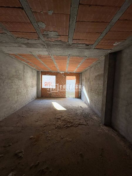 Foto ed2b1991-1b2d-4141-a80b-9c4034d56e8b. Local comercial a Méntrida