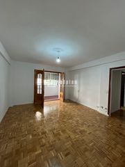 Rent Flat  De moratalaz. Piso de alquiler de 3 dormitorios y 2 baños