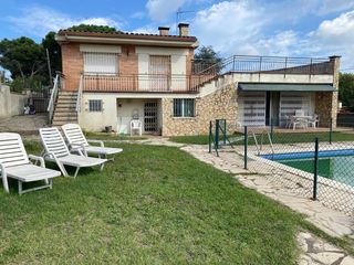 Chalet à Llagostera. Ca006. llagostera, casa a urbanització selva brava amb piscina i