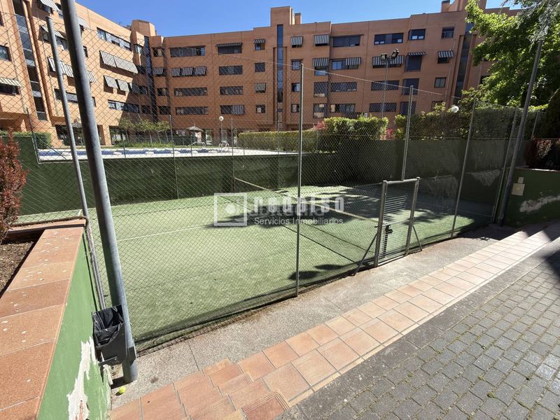 Foto b31221b1-9e07-48cb-9a31-016a30273d0a. Pis amb calefacció aparcament piscina a Las Águilas Madrid