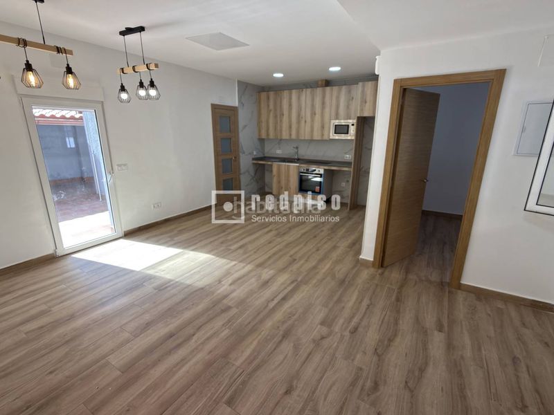 Foto d50c8e1b-14ef-4f2e-b2ca-6bd81cc3b52e. Alquiler chalet en Buena Vista Madrid