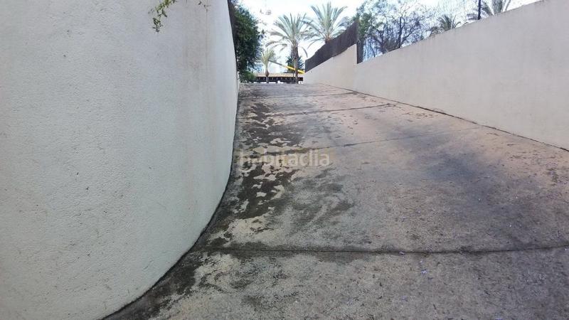 Foto 2dbd969f-8d38-4934-b6ea-ec337e99de3e. Autoparkplatz in Playamar - Benyamina Torremolinos