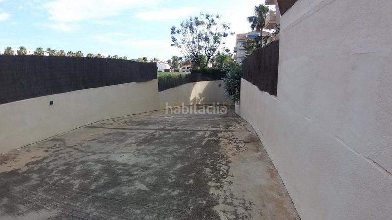 Foto cb8d5bde-1de9-467f-9e0f-6e4e664ac6c7. Autoparkplatz in Playamar - Benyamina Torremolinos