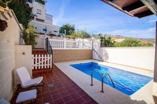 Maison jumelée à El Pinar- Palacio de Congresos. Adosado en venta en cañada de los cardos, 6 dormitorios.
