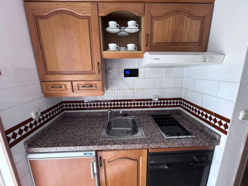 Foto 4f78c784-985d-42ea-af48-c19b7aa59c4d. Estudi amb calefacció piscina a La Carihuela - Los Nidos Torremolinos