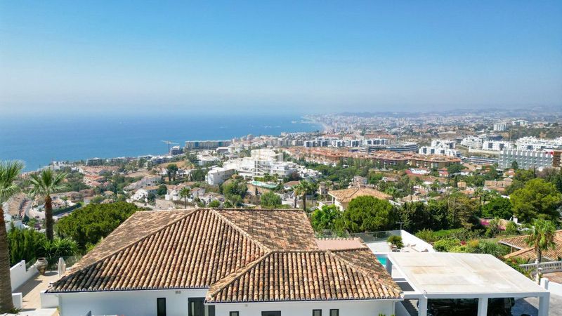 Foto 02605924-564d-4510-abf3-17f162afbd05. Chalet villa en venta en capellaniahigueron, 4 dormitorios. en Benalmádena