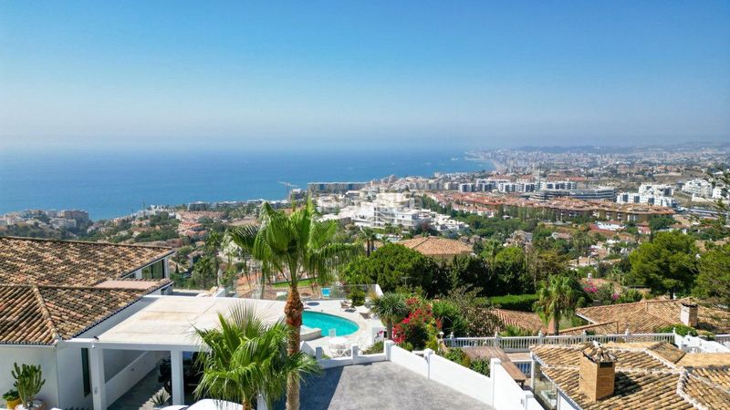 Foto 5b8e909e-bc57-40a8-bcb9-f97a06caae45. Chalet villa en venta en capellaniahigueron, 4 dormitorios. en Benalmádena
