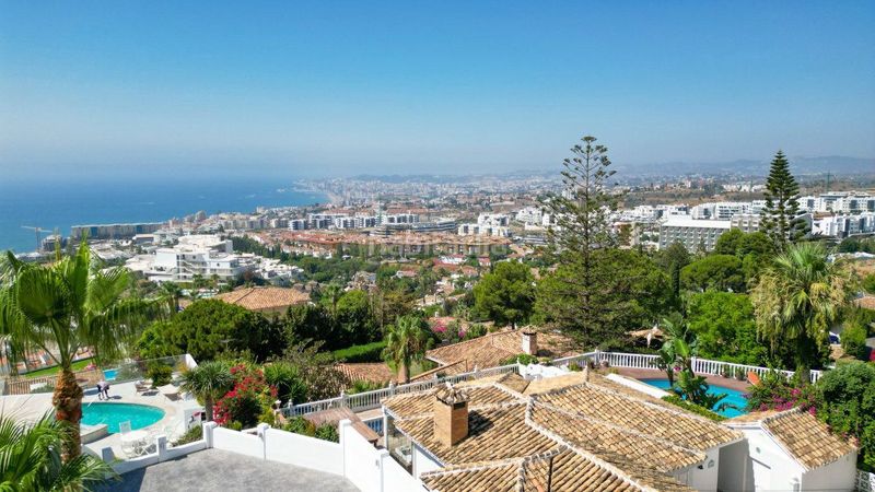 Foto 90066e6e-5783-49ba-a266-7e248ae1d8bd. Chalet villa en venta en capellaniahigueron, 4 dormitorios. en Benalmádena