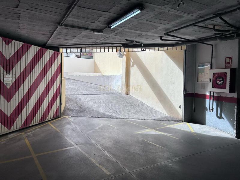 Foto ad76d696-f945-41ce-982c-d6dac3a6693d. Parking voiture dans Manantiales-Estación de Autobuses Torremolinos