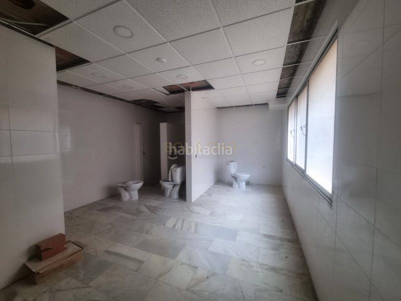 Foto 16b82095-1bb4-4fa0-851c-7a0e7cec5379. Alquiler local comercial local com. en alquiler en centro, 15 despachos. en Torremolinos