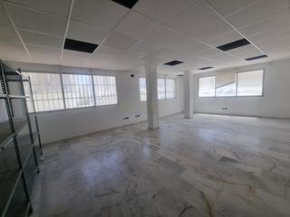 Lloguer Local Comercial a Loma de los Riscos. Local com. en alquiler en centro, 15 despachos.