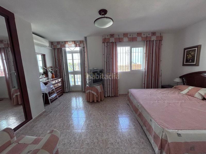 Foto cd67532f-4870-4e64-9838-fbfdbcfe4e80. Casa adossada amb calefacció aparcament a Montemar Torremolinos