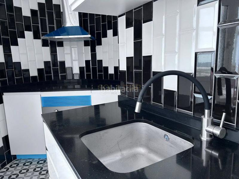 Foto 385abd56-b04d-4b8c-9433-61233f2e9b9c. Pis amb calefacció piscina a Manantiales-Estación de Autobuses Torremolinos