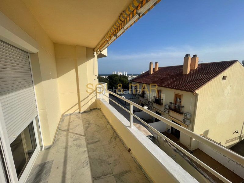 Foto e24d7718-fbd3-461d-82e5-db05ca2b28e1. Pis amb aparcament piscina a La Carihuela - Los Nidos Torremolinos