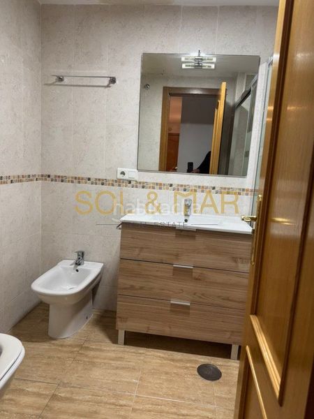 Foto b052d12f-c84b-4d20-91d9-2a756e6aee75. Pis amb calefacció aparcament a Las Flores Mijas