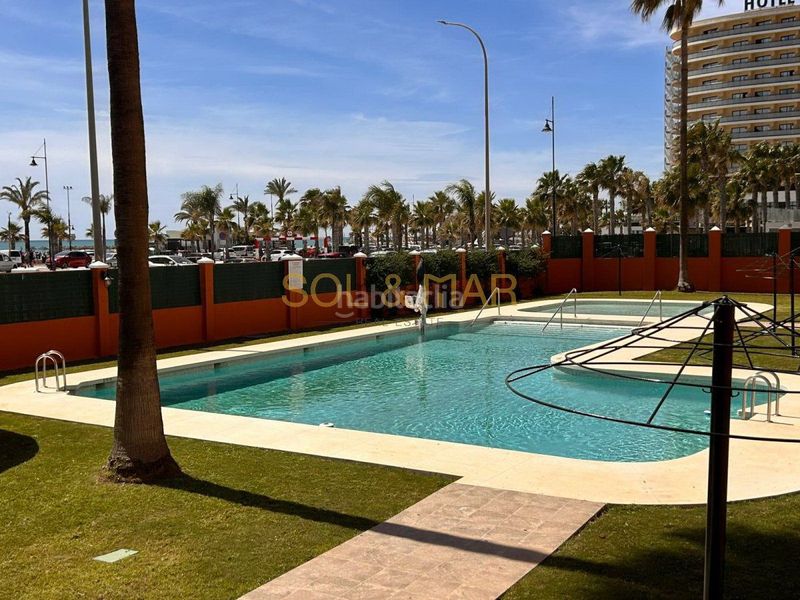 Foto 22a6266f-d89d-429b-96ea-a0b456d861c1. Pis amb calefacció aparcament piscina a Los Álamos Torremolinos