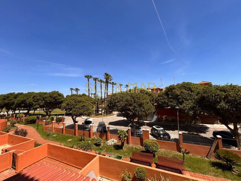 Foto 41a54fa3-a56f-4325-bc87-b4eb47496d3b. Pis amb calefacció aparcament piscina a Los Álamos Torremolinos
