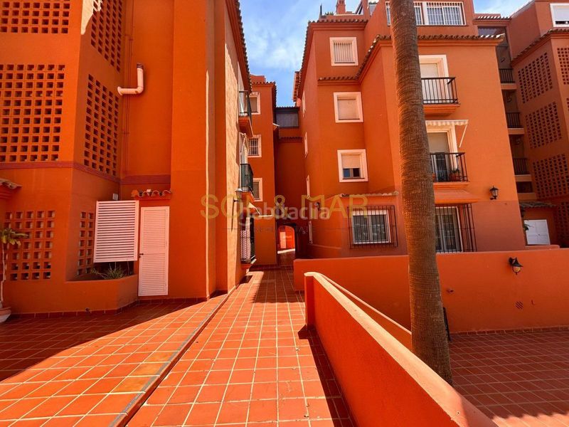 Foto 52fe2c38-fd75-48da-a000-7b678dedc51f. Pis amb calefacció aparcament piscina a Los Álamos Torremolinos