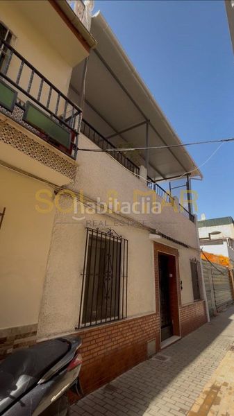 Foto 85d45a5f-707e-4e42-bf9b-37f97b0d690d. Casa amb calefacció a El Molinillo - Capuchinos Málaga
