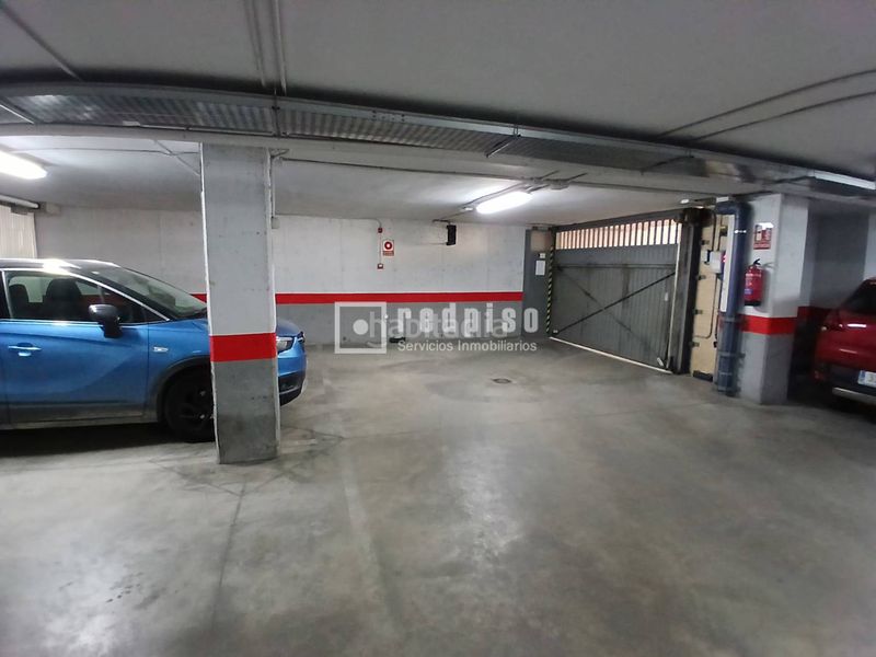 Foto a261cf13-542f-47eb-828e-d1139b513b27. Pis amb aparcament piscina a Lucero Madrid