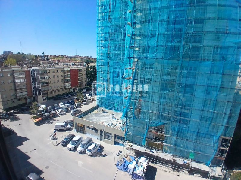 Foto ee2e6c53-2e8c-4378-bc09-1ce07b1183fe. Pis amb aparcament piscina a Lucero Madrid