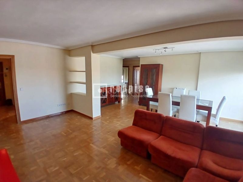 Foto 254f1b95-f83e-4a92-8ef5-460cf15e2385. Rent flat with heating in Lucero Madrid