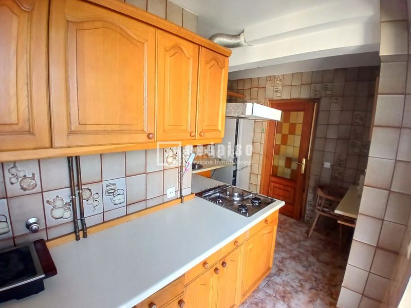 Foto c58423a0-70e9-46a6-8eb0-2af50943121e. Rent flat with heating in Lucero Madrid