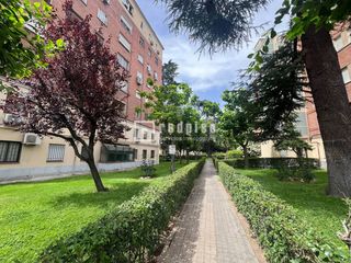 Pis  De villagarcía. Piso en venta en la calle villagarcia, latina, madrid.