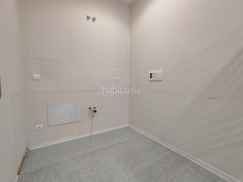 Foto db0351a7-293d-44a7-9a07-db082cf9d3bf. Local comercial a El Pinillo Torremolinos