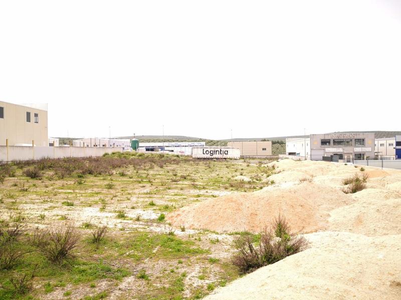 Foto 9cc103ce-d95e-46f7-a865-775e5611f9cf. Terreno residencial magnífico solar industrial en venta en el polígono cerro gordo en Lucena