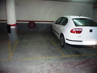 Aparcament cotxe  Calle olesa. Parking en venta en sagrera, coche medio