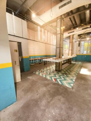 Foto d6639624-81c7-4e89-87d8-bf8fde154ddd. Local comercial a Dreta de l´Eixample Barcelona